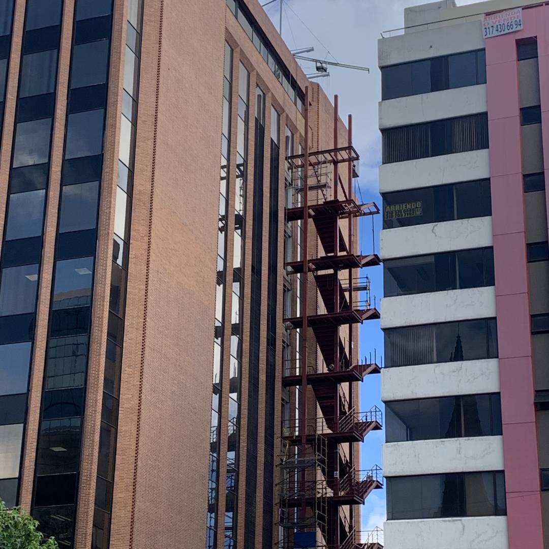 Construccion-escaleras-evacuacion.jpg